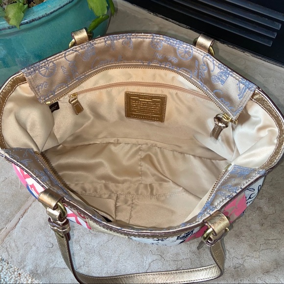 Coach Purse - AUTHENTIC - Picture 6 of 16